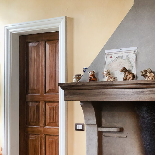 Interno Dipinto Con Calcelatte