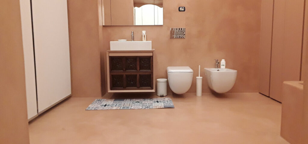 bagno rivestito in pastellone