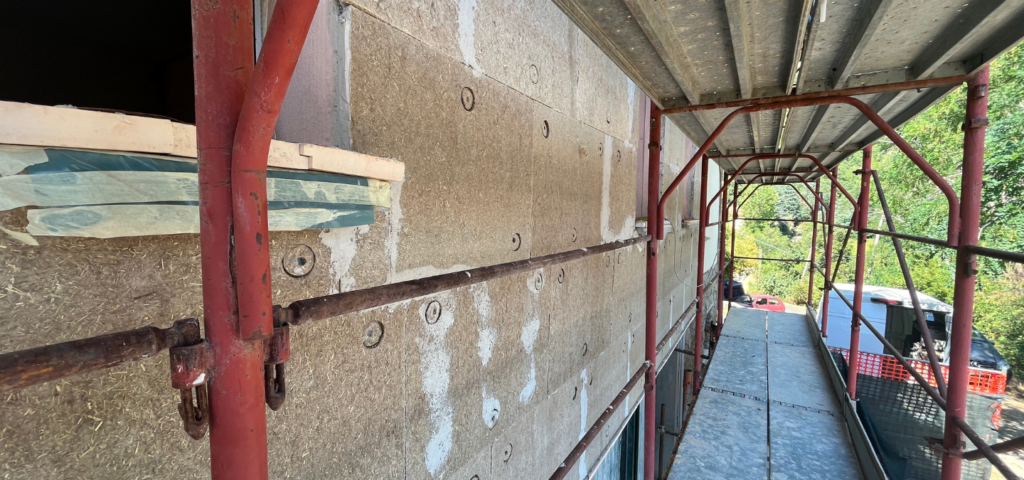 Isolamento termico con cappotto in fibra di canapa in abitazione privata nella provincia di Bologna.