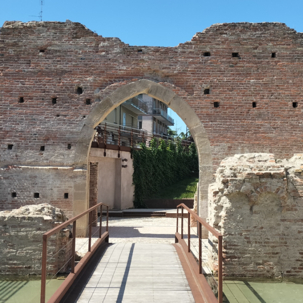 BATTUTO A CALCE E COCCIOPESTO