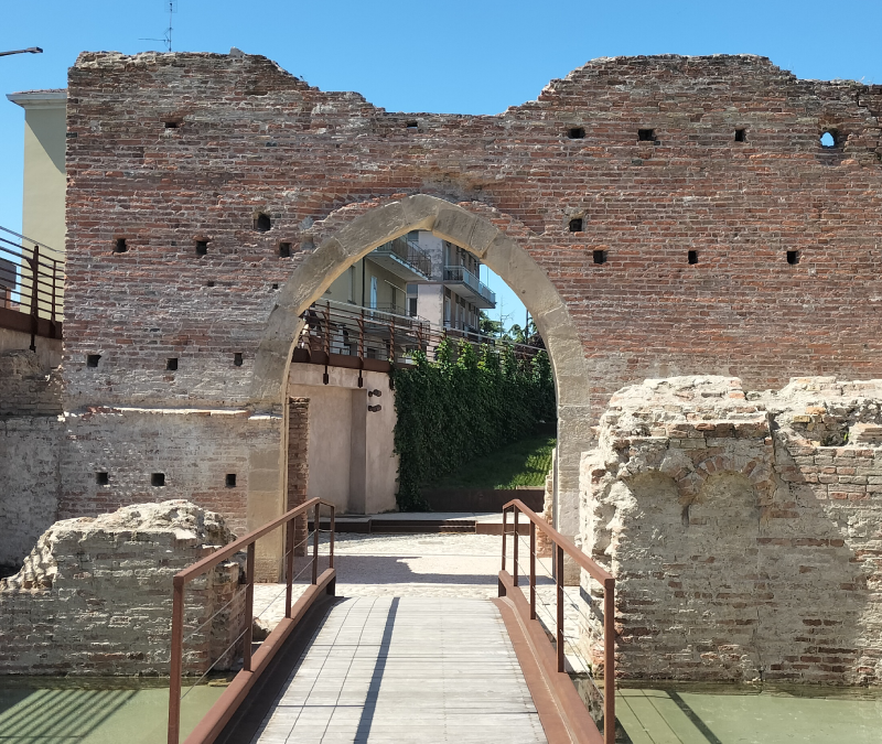 BATTUTO A CALCE E COCCIOPESTO