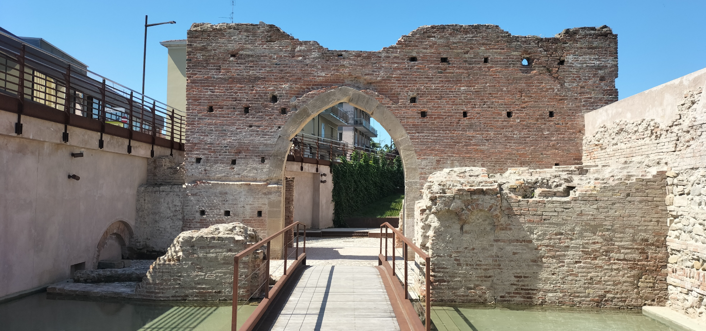 BATTUTO A CALCE E COCCIOPESTO