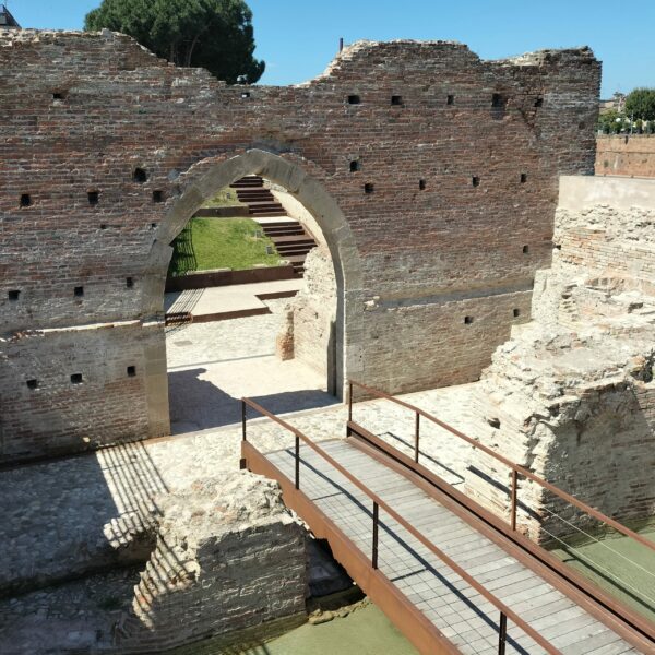 BATTUTO A CALCE E COCCIOPESTO