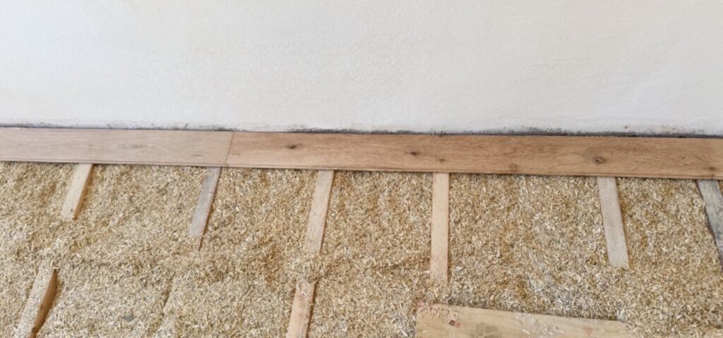 A Ferrara, in un'abitazione privata, è stata eseguita una riqualificazione che ha visto l'adozione di un approccio sostenibile per l'isolamento del solaio: calcecanapa itercapedine!