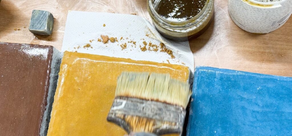 Un corso intensivo sul Tadelakt che ti guiderà alla scoperta di una tecnica tradizionale a base di una calce prodotta nei dintorni di Marrakech, ideale per la realizzazione di rivestimenti impermeabili.