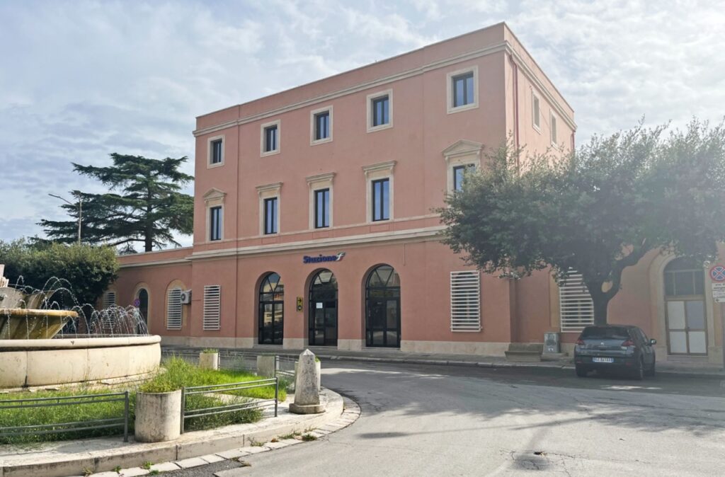 BATTUTO A CALCE E COCCIOPESTO, STAZIONE DI FRANCAVILLA FONTANA (BR)