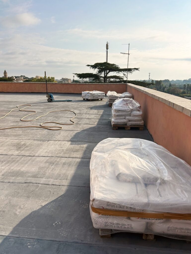 PREPARAZIONE PAVIMENTAZIONE PER LA POSA DEL BATTUTO A CALCE E COCCIOPESTO