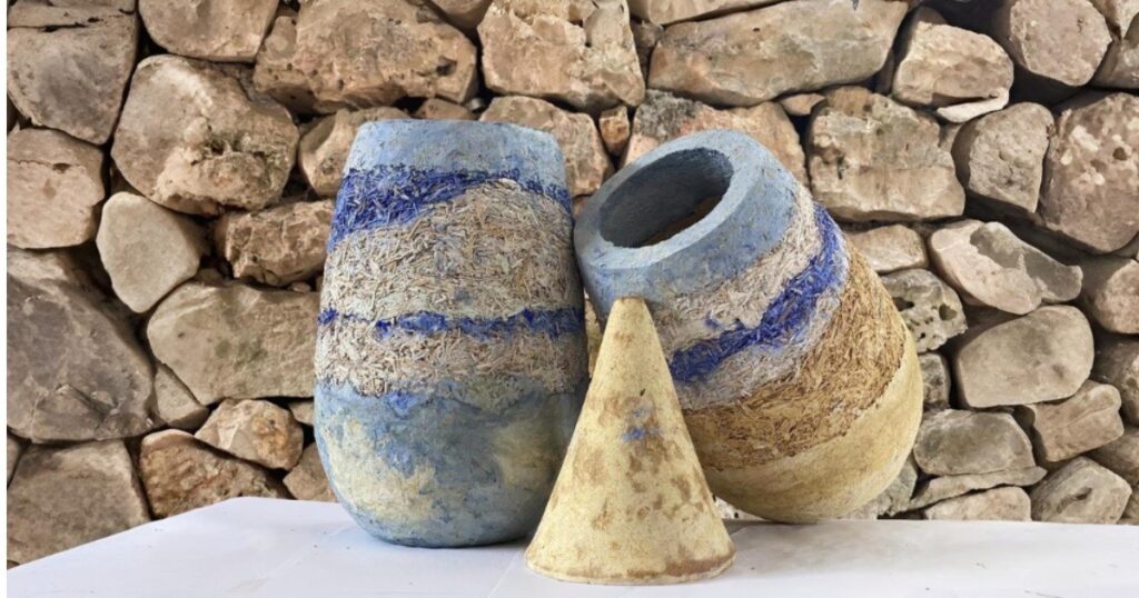 Calce e Paglia: l'obiettivo del corso è quello di esplorare un impasto versatile e sostenibile per dare vita a oggetti del quotidiano, piccoli complementi d'arredo e manufatti artistici.